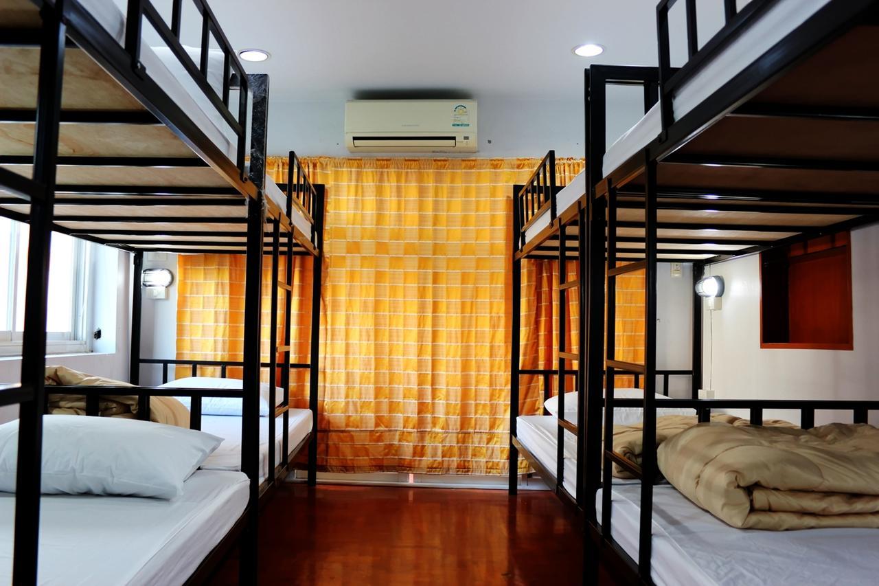 Home Base Hostel (Adults Only) Бангкок Екстер'єр фото