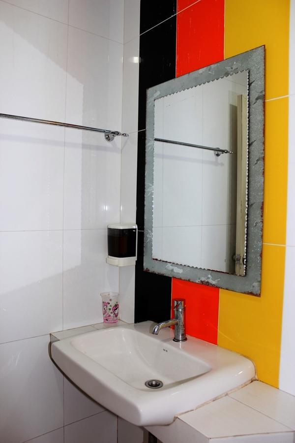Home Base Hostel (Adults Only) Бангкок Екстер'єр фото