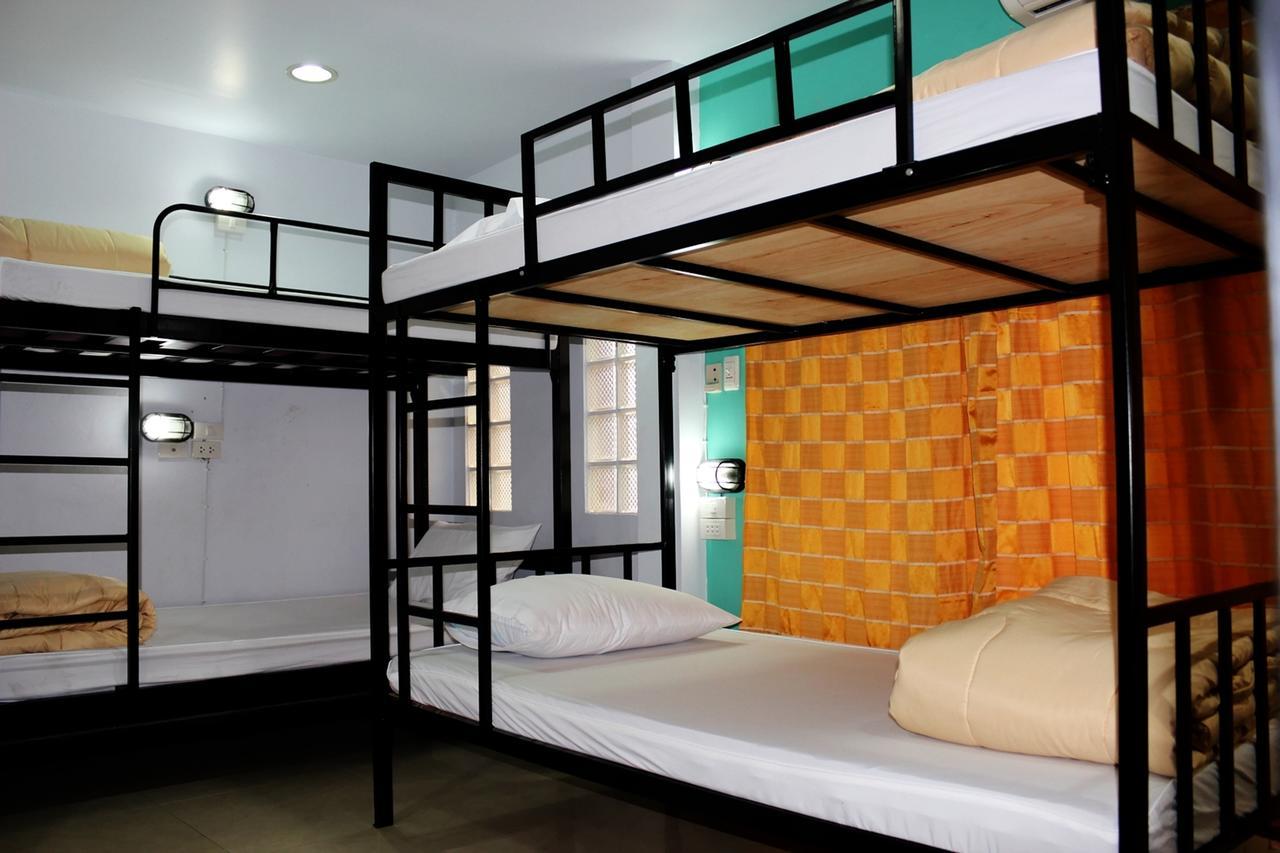 Home Base Hostel (Adults Only) Бангкок Екстер'єр фото