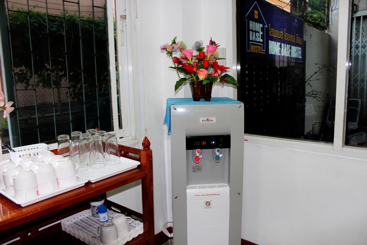 Home Base Hostel (Adults Only) Бангкок Екстер'єр фото