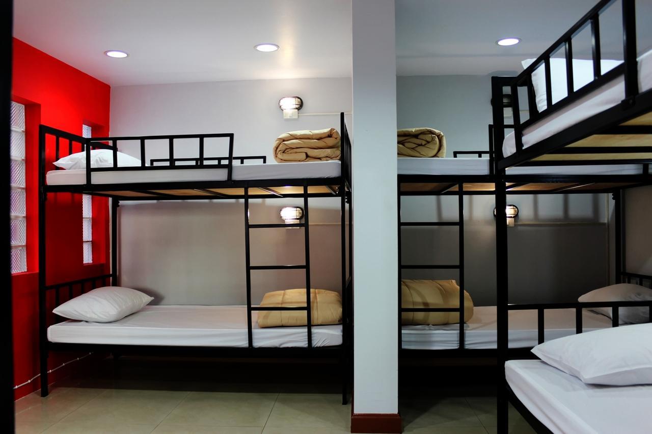 Home Base Hostel (Adults Only) Бангкок Екстер'єр фото