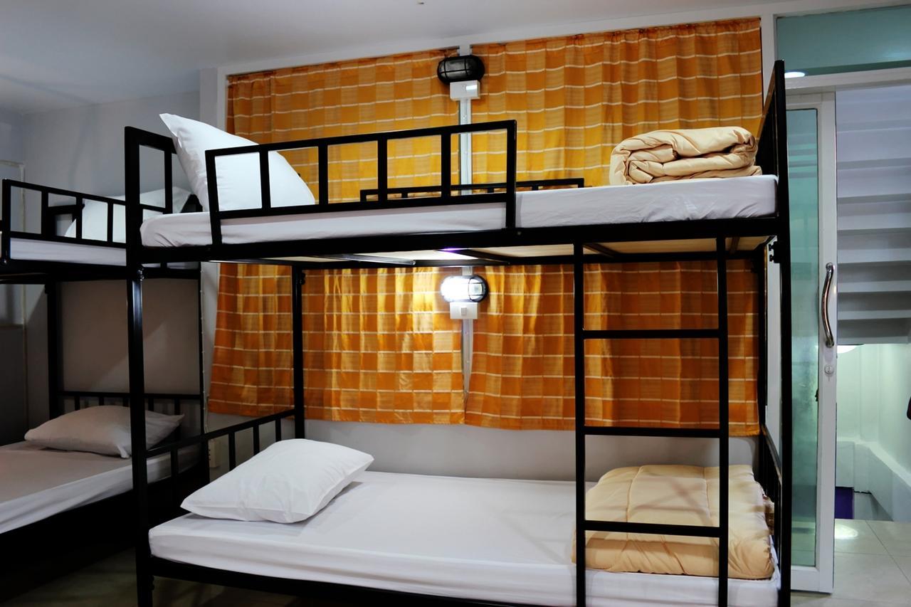 Home Base Hostel (Adults Only) Бангкок Екстер'єр фото