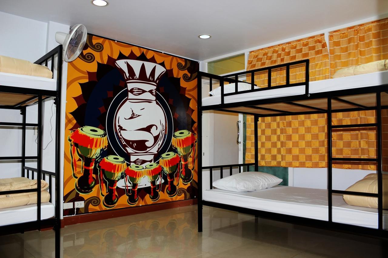 Home Base Hostel (Adults Only) Бангкок Екстер'єр фото