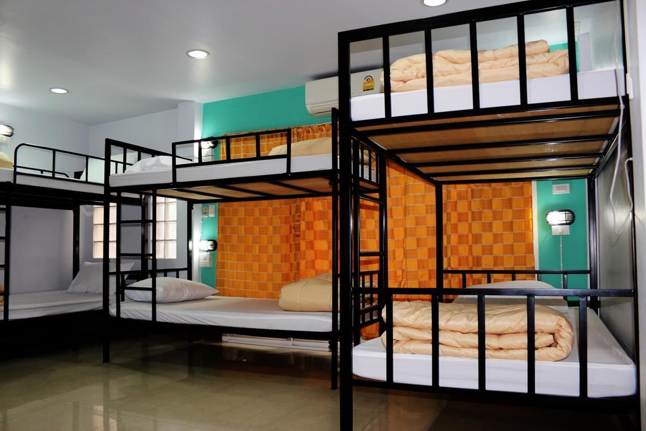 Home Base Hostel (Adults Only) Бангкок Екстер'єр фото