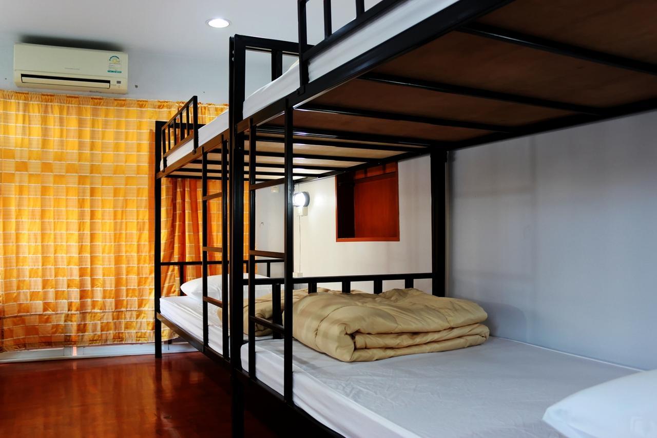 Home Base Hostel (Adults Only) Бангкок Екстер'єр фото