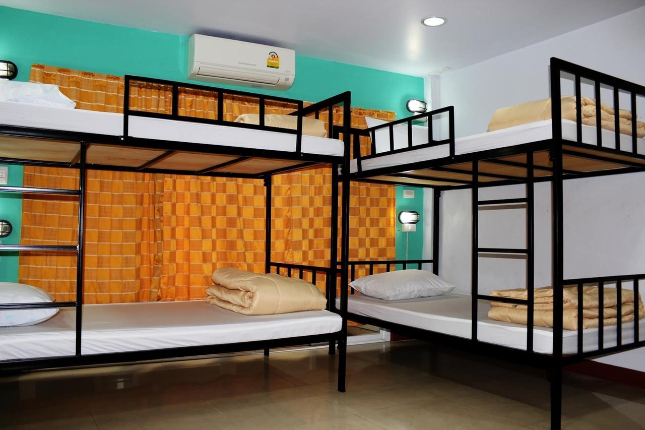 Home Base Hostel (Adults Only) Бангкок Екстер'єр фото