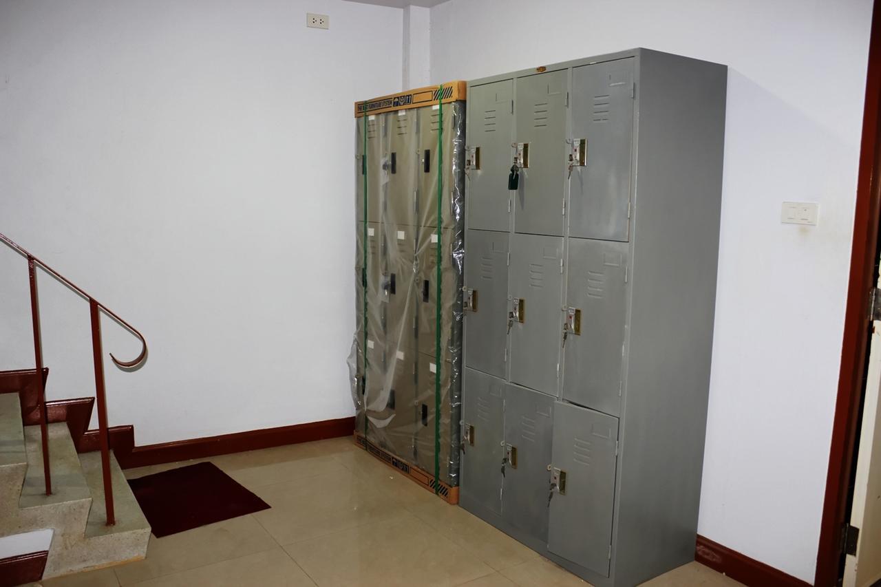 Home Base Hostel (Adults Only) Бангкок Екстер'єр фото