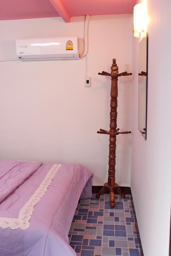 Home Base Hostel (Adults Only) Бангкок Екстер'єр фото