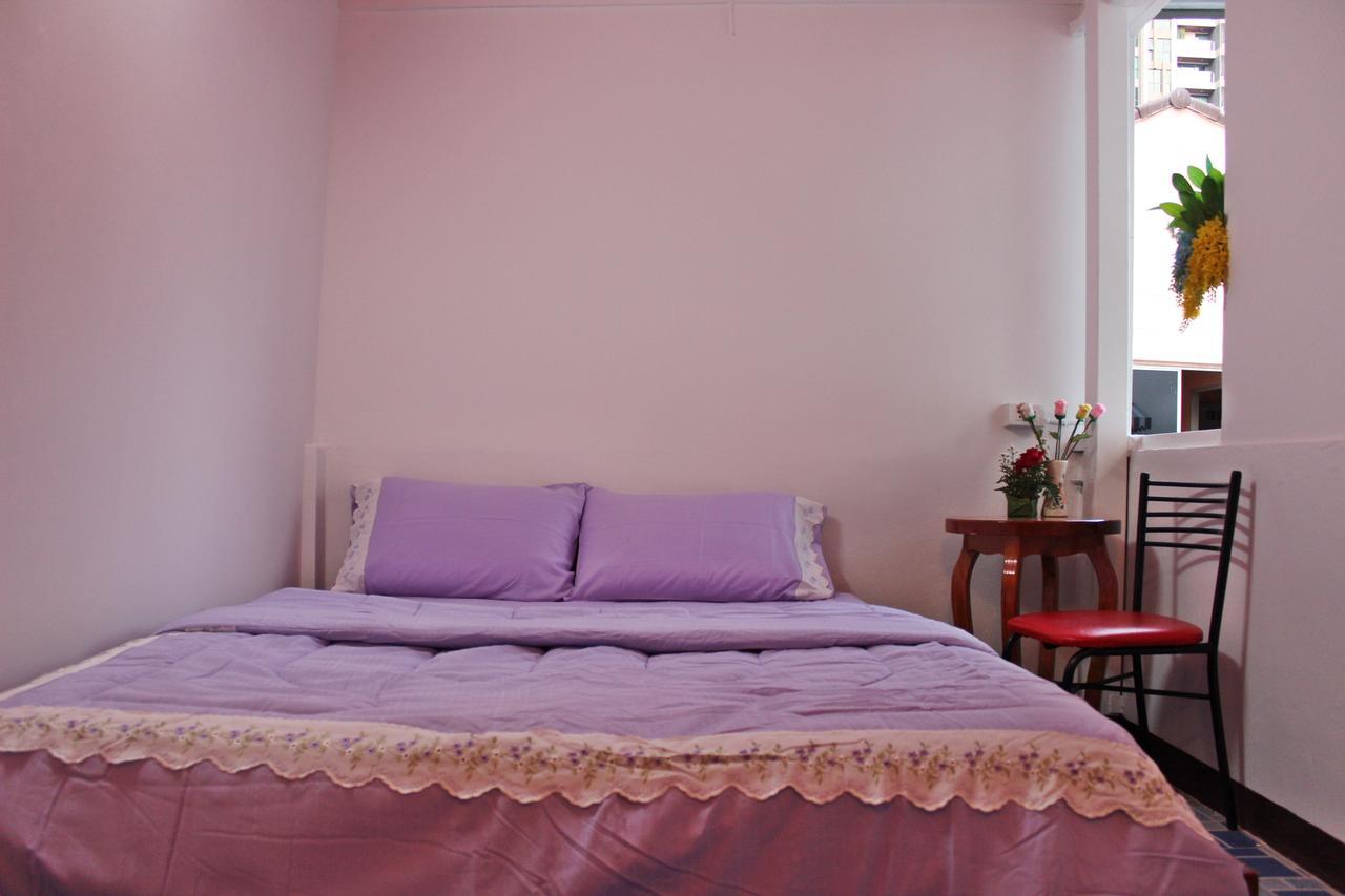 Home Base Hostel (Adults Only) Бангкок Екстер'єр фото