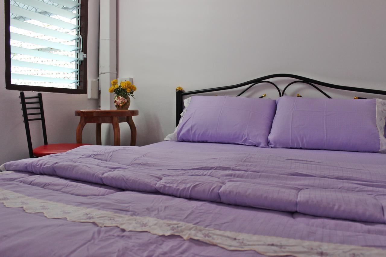Home Base Hostel (Adults Only) Бангкок Екстер'єр фото