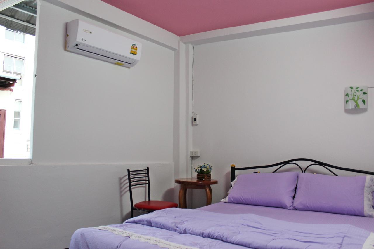 Home Base Hostel (Adults Only) Бангкок Екстер'єр фото