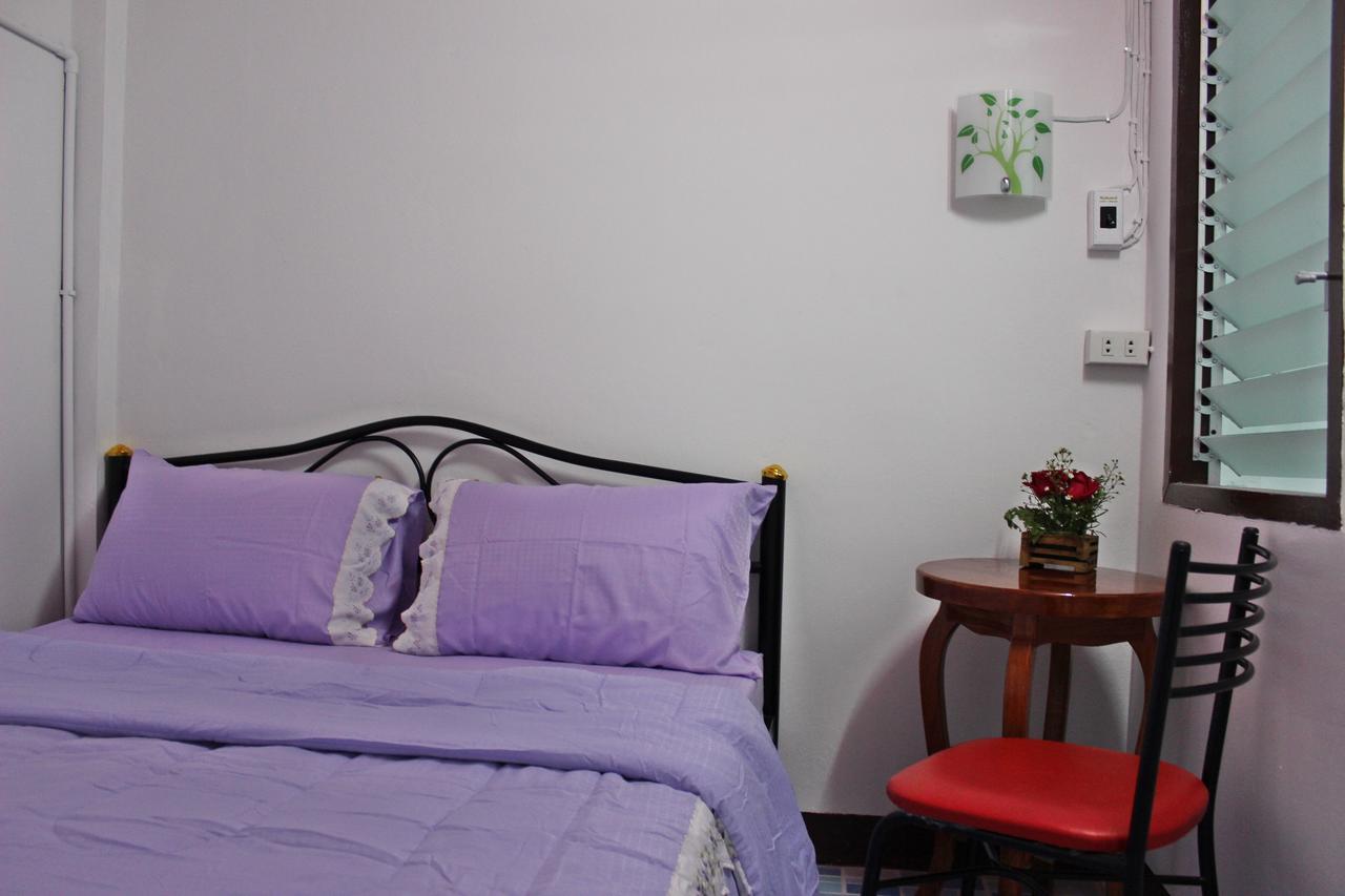 Home Base Hostel (Adults Only) Бангкок Екстер'єр фото